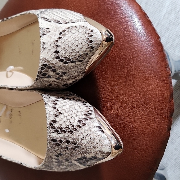 DOLLHOUSE FLAT FAUX SNAKE SKIN SHOES W/BRASS TOE GUARD SZ 7.5 - Picture 3 of 9